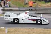 Zážitek na celý život si z jubilejního závodu 24 hodin Le Mans odvezli automodeláři z Mostu. Momentka ze závodu historických vozů. Na snímku je Porsche.
