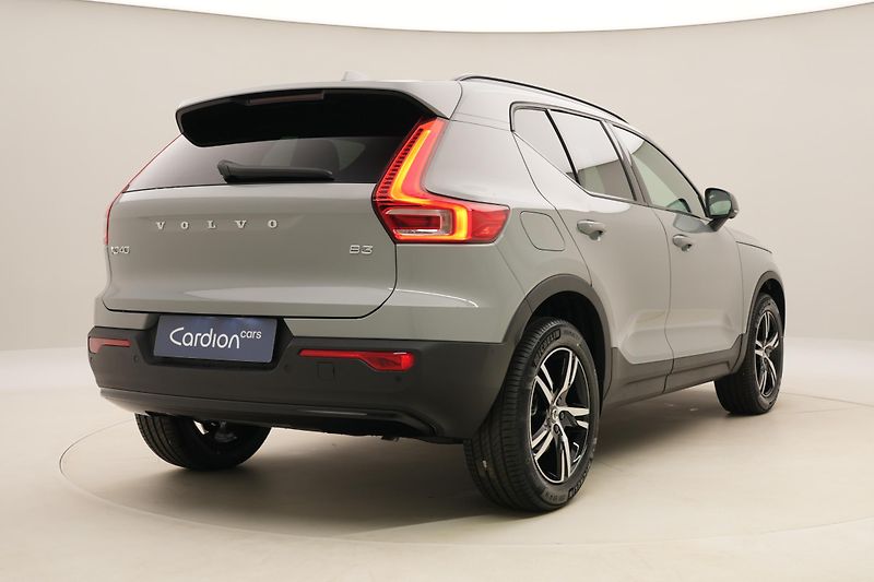 Volvo XC40 (2026) B3 AUT DARK PLUS - fotka 12 z 60