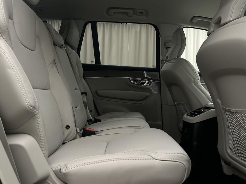 Volvo XC90 (2026) T8 AWD PLUS BRIGHT - fotka 25 z 45