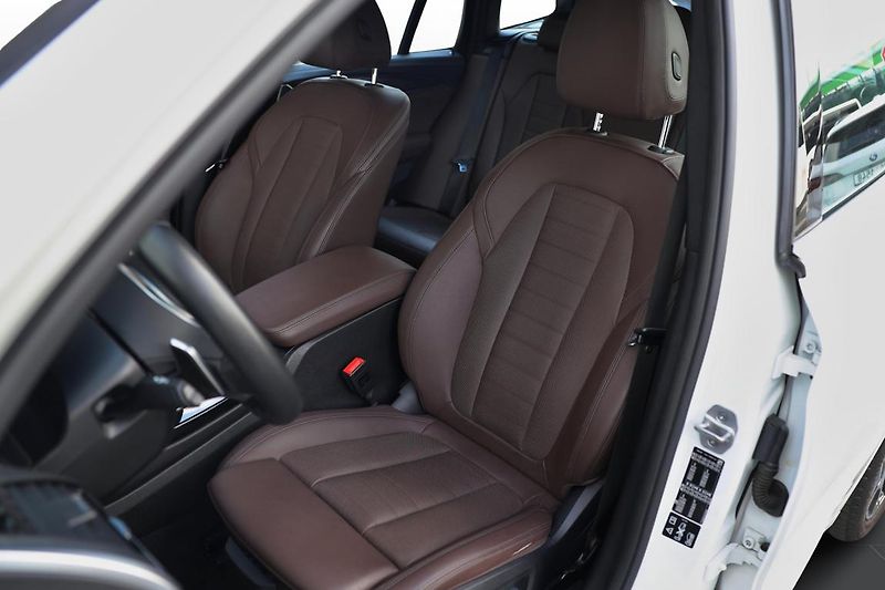 BMW X3 xDrive20d - fotka 10 z 14