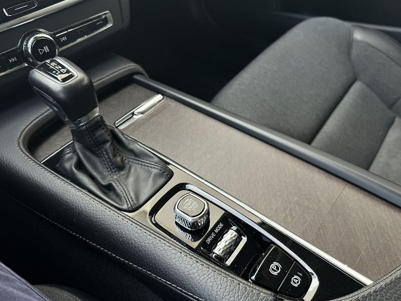 Volvo V90 CC D4 AWD/TZ/pneu REZERVACE - fotka 23 z 50