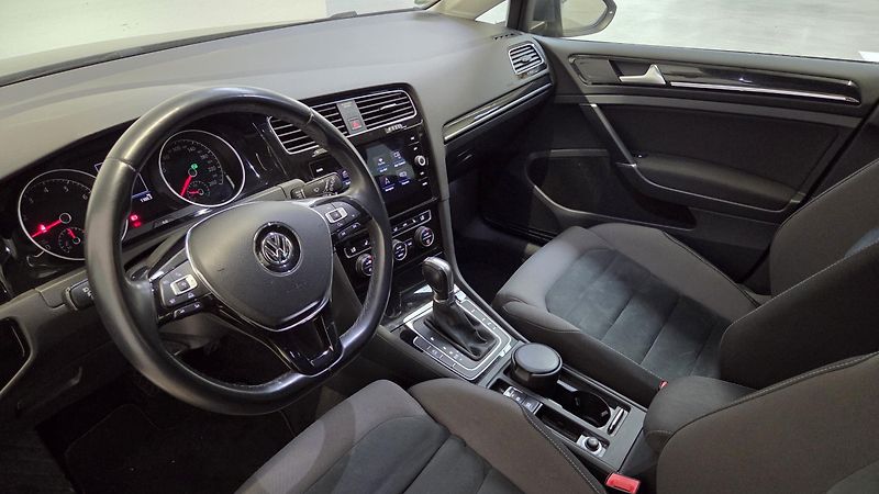 Volkswagen Golf - fotka 5 z 6