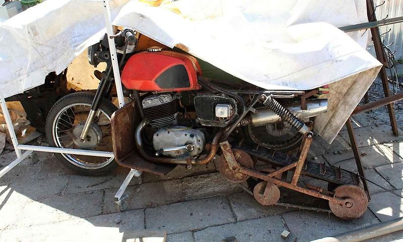 Kouzelný mlýn v Hradčanech otevírá muzejní expozici zapomenutých a ztracených motocyklů a strojů.