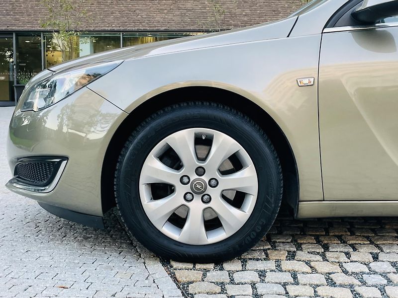 Opel Insignia 2.0CDTi MANUÁL VÝHŘEV LED - fotka 41 z 41