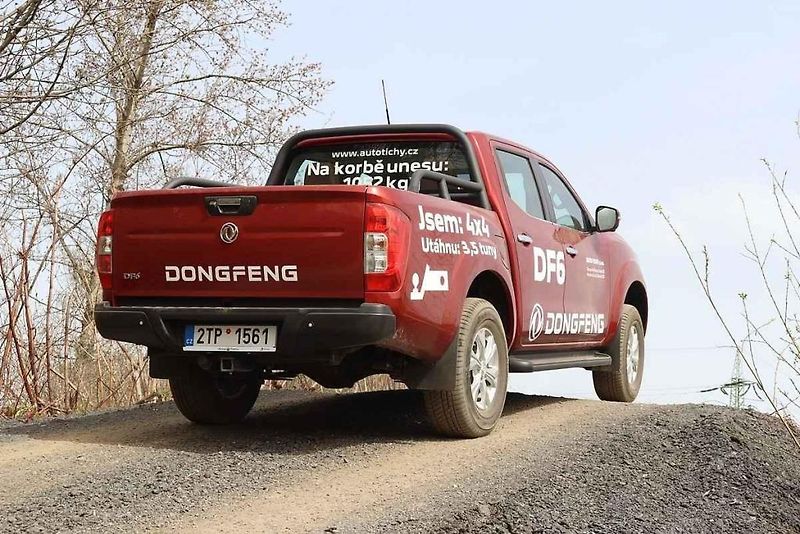 Ford Ranger Raptor versus Dongfeng DF6.