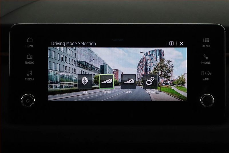 Škoda Scala (2025) 1.5 TSI, Drive, Matrix FullLed - fotka 16 z 22