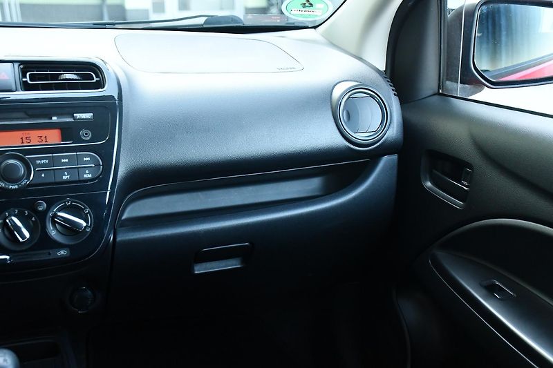 Mitsubishi Space Star 1.0i 52kW A/C - fotka 8 z 29
