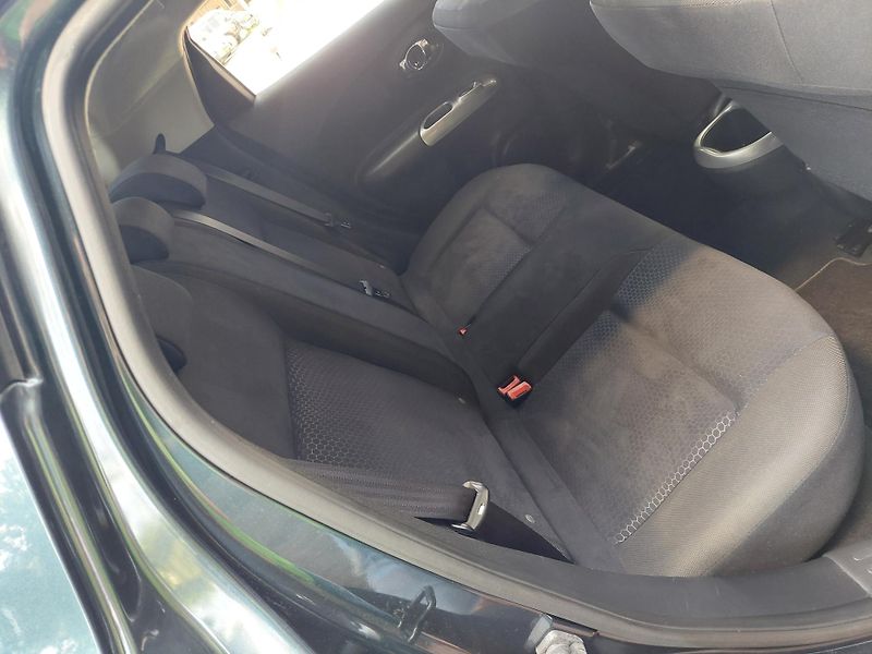Nissan Juke (2012) TEKNA 1.6 - fotka 26 z 41