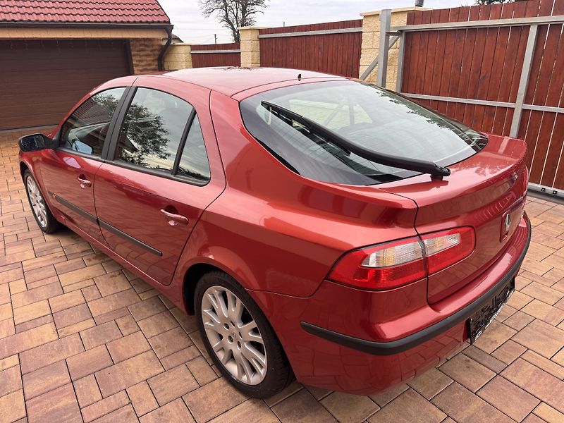Renault Laguna 1.8i 88Kw Dynamique - fotka 5 z 17