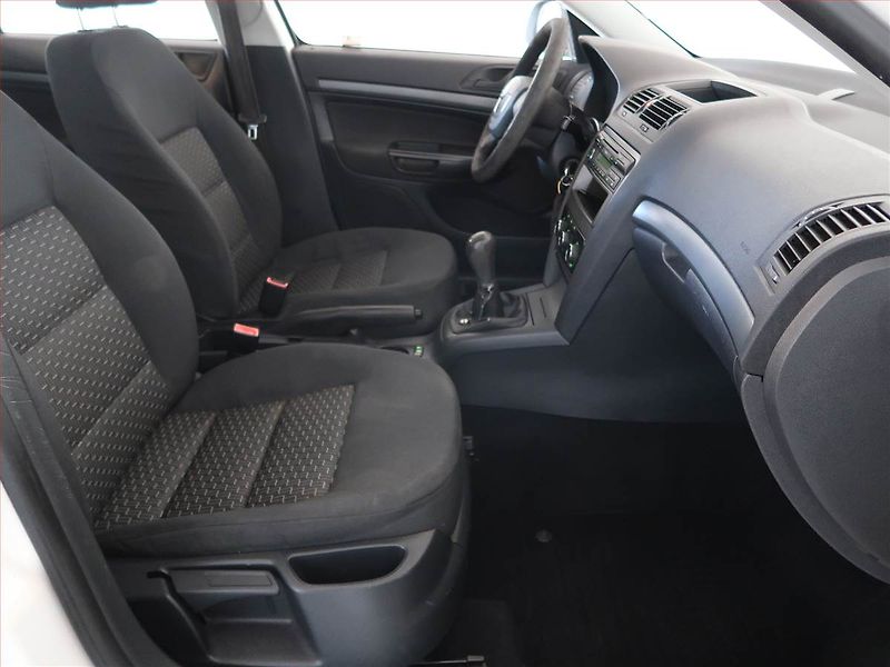 Škoda Octavia (2010) 1.9 TDI, po STK, oblíbený vůz - fotka 9 z 14