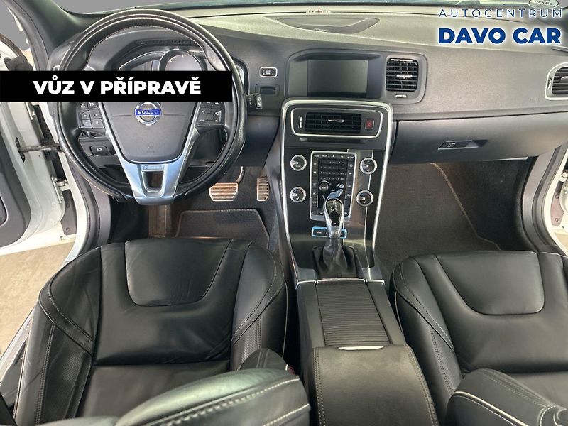 Volvo V60 2.4 D6 162kW R-Design Aut. DPH - fotka 3 z 37