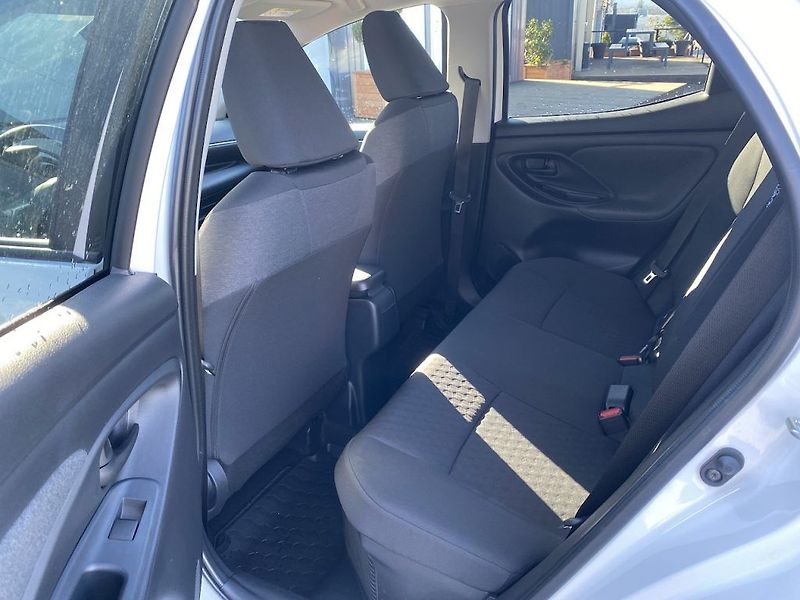 Toyota Yaris 1.5HSD, ČR-1m, Style Tech - fotka 11 z 30