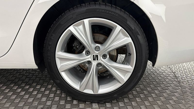 Seat Leon 2.0 TDI DSG FR Sportstourer - fotka 19 z 27
