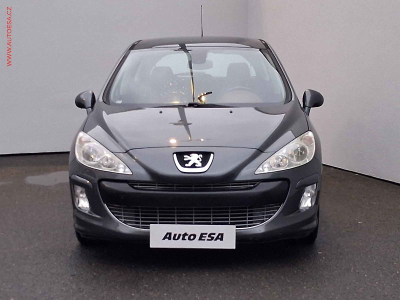 Peugeot 308 (2008) 1.6HDI, Navi, panor - fotka 2 z 14