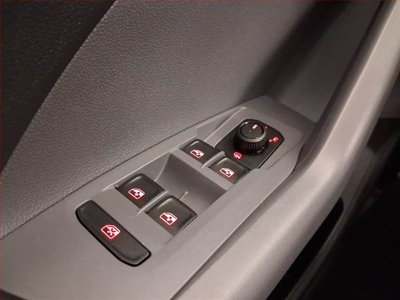 Volkswagen T-Cross (2021) Life 1.0 TSI, ČR,1.maj - fotka 17 z 19