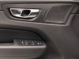 Volvo XC60 B4 AWD MOMENTUM REZERVACE - náhled 28