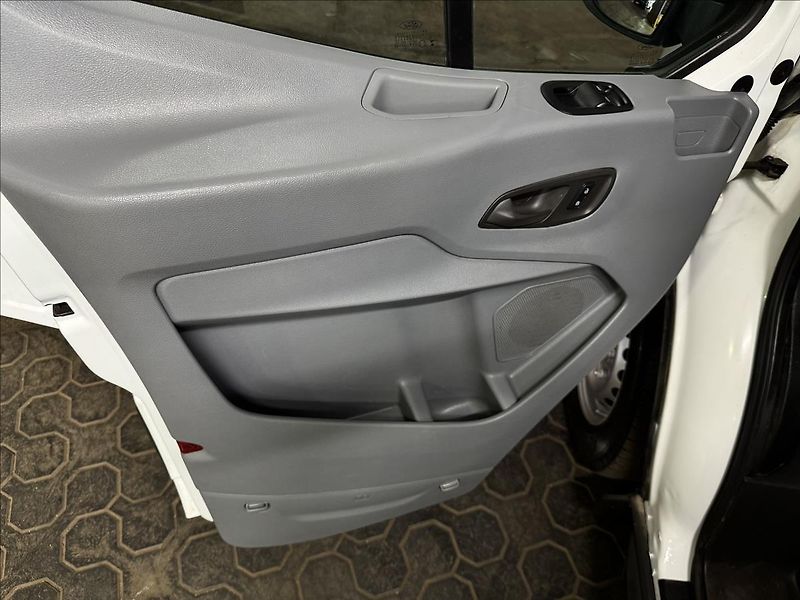 Ford Transit 2.2TDCI 7MÍST AC SKLOPKA DPH - fotka 14 z 35