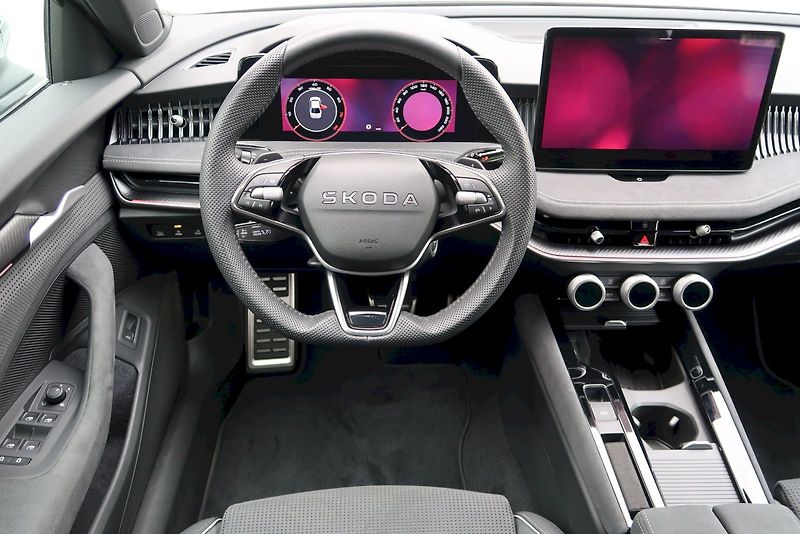 Škoda Superb (2025) SportLine 1,5 TSi e- Tec/110 k - fotka 10 z 32
