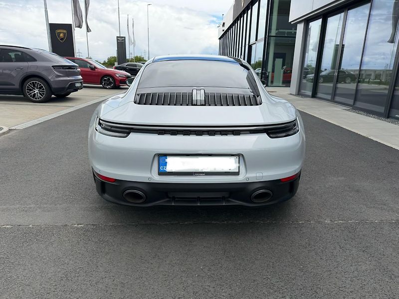 Porsche 911 (2023) Carrera 4 GTS - fotka 4 z 24