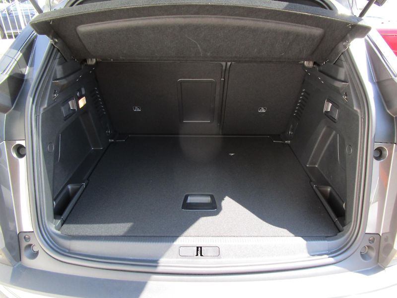 Peugeot 3008 1,2-96KW-1.MAJTIEL-NAJ-1.400KM - fotka 8 z 18
