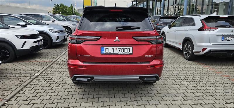 Mitsubishi Outlander 2,4 PHEV 4x4  INSTYLE - fotka 5 z 20