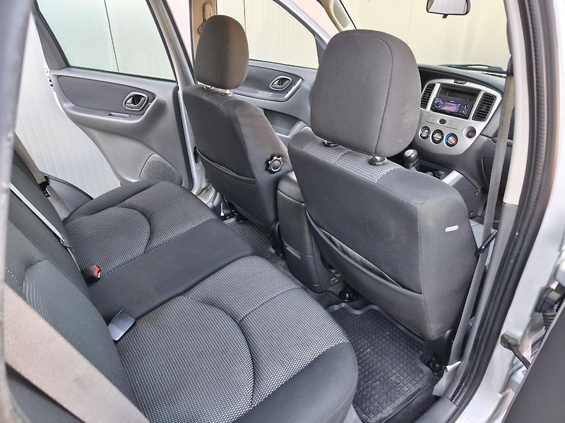 Mazda Tribute 4X4  - fotka 15 z 22