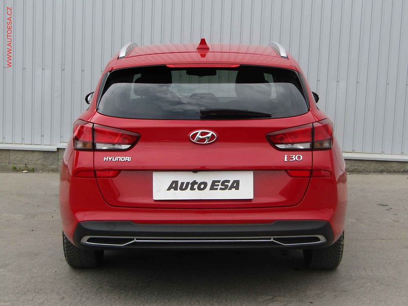 Hyundai i30 (2023) 1.0 T-GDi, ČR, Smart - fotka 5 z 17