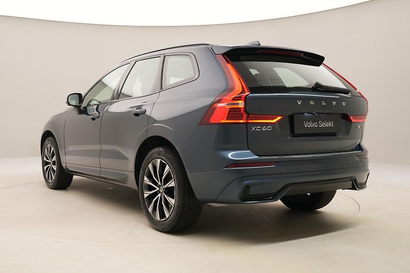 Volvo XC60 B4 AWD DARK PLUS AUT CZ - fotka 11 z 60