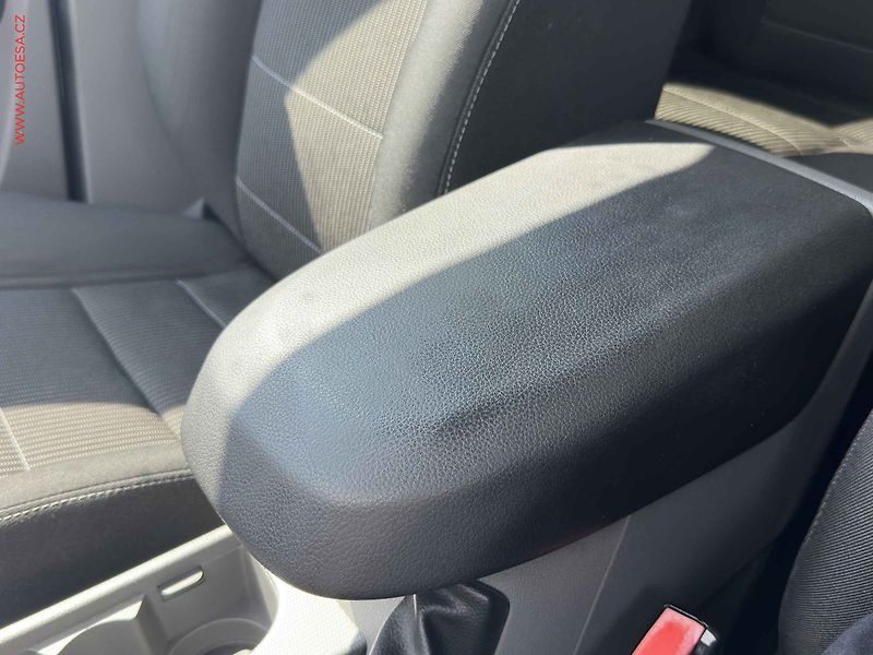 Ford Focus (2010) 2.0 16V, AC, tempo - fotka 16 z 17
