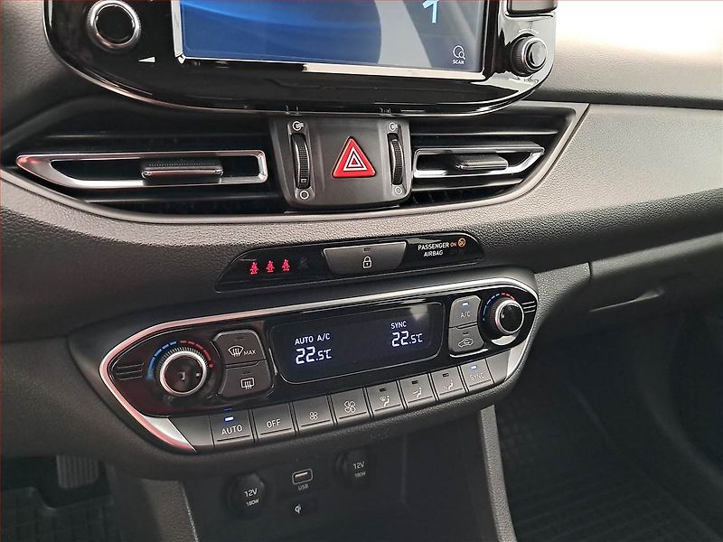Hyundai i30 (2021) Smart 1.0 T-GDI, ČR,1.maj - fotka 13 z 18