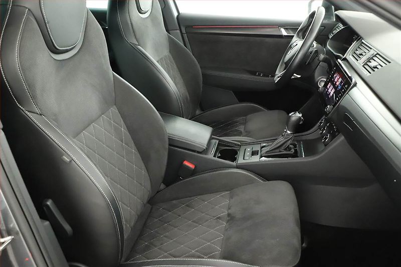 Škoda Superb (2022) Sportline 2.0 TDI - fotka 7 z 19
