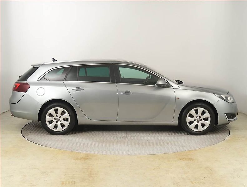 Opel Insignia (2015) 2.0 BiTurbo CDTI, Automat - fotka 6 z 23