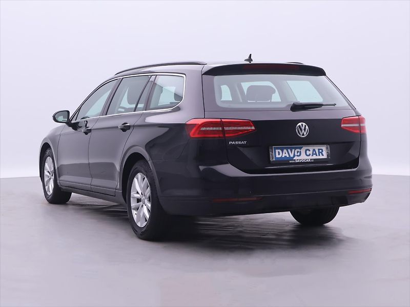 Volkswagen Passat 1,6 TDI Highline NAVI LED - fotka 5 z 25