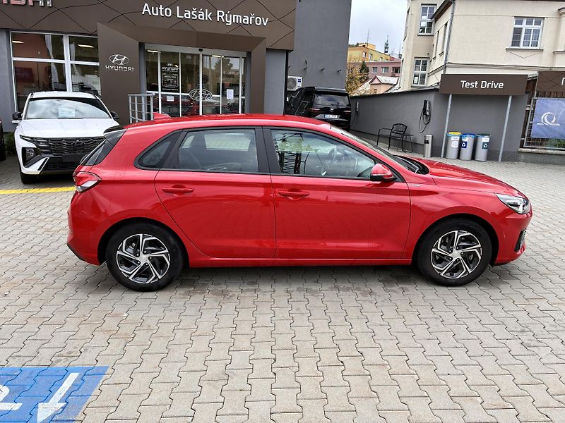 Hyundai i30 1.5DPi 81kW COMFORT 16.000km!! - fotka 8 z 21