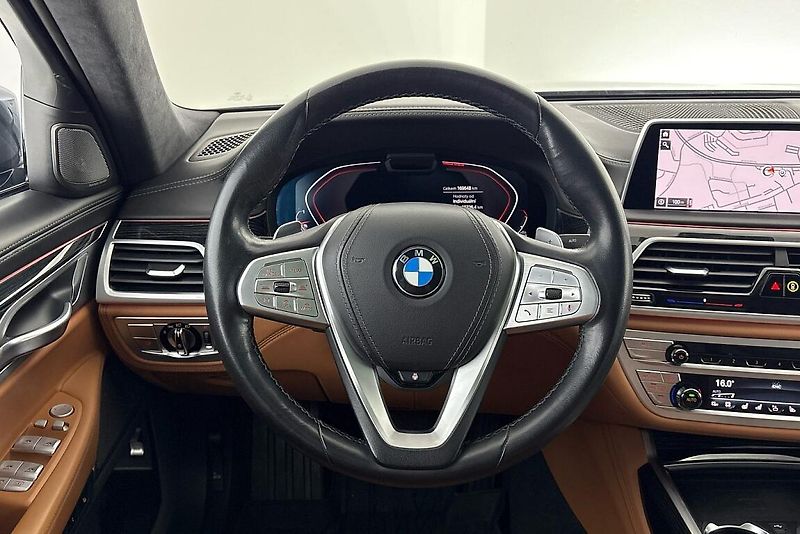 BMW Řada 7 750d xDrive - fotka 21 z 26