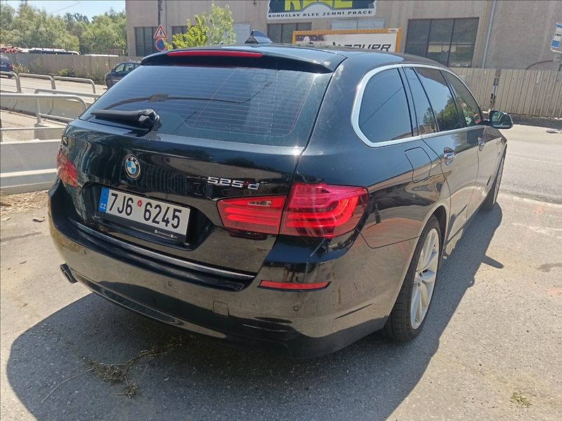 BMW Řada 5 2,0 525D Xdrive - fotka 11 z 24