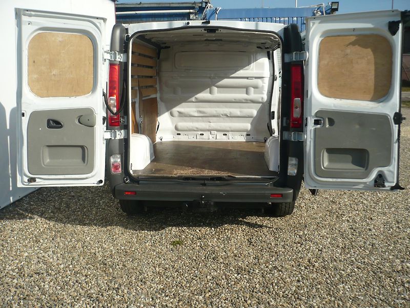 Opel Vivaro 2.0DCI L1H1 Klima - fotka 19 z 24