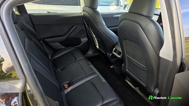 Tesla Model Y (2023) RWD 60 kWh, LFP - fotka 4 z 5