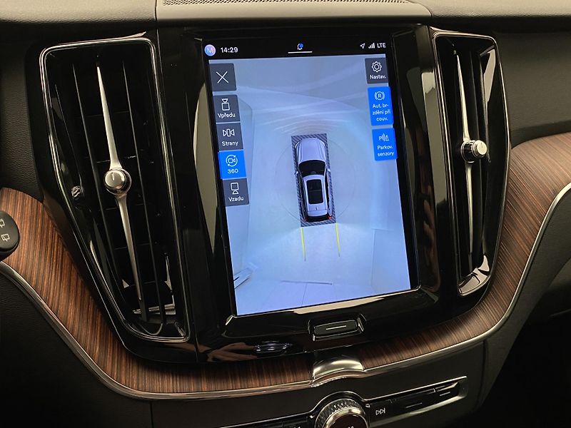 Volvo XC60 B4 AWD DARK PLUS AUT  - fotka 55 z 56