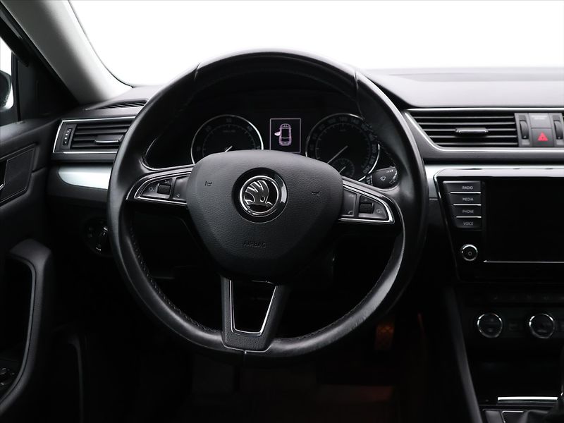 Škoda Superb 2,0 TDI 110kW CZ Aut.klima Nav - fotka 15 z 31