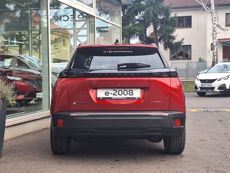 Peugeot 2008 (2026) e-ALLURE 115 kW / 156 k (Bater - fotka 5 z 23