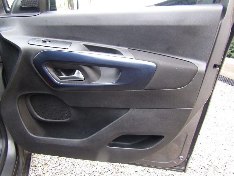 Peugeot Rifter (2020) 1.5 HDI LONG  7 MÍST - fotka 26 z 39