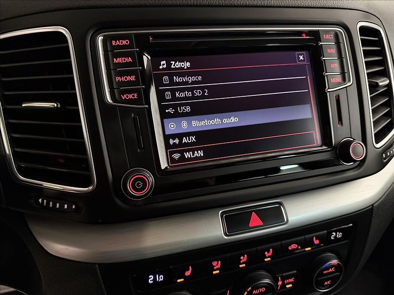 Volkswagen Sharan 2.0TDI 110kW 4MOTION MANUÁL 1M - fotka 23 z 38