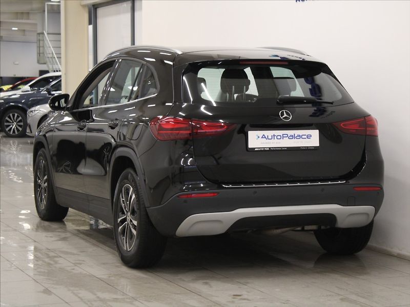 Mercedes-Benz GLA 2,0 200D 4Matic 1.maj.ČR.35tkm - fotka 3 z 23
