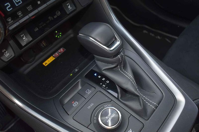 Nádrž na LPG v zavazadelníku Toyoty RAV 4 hybrid