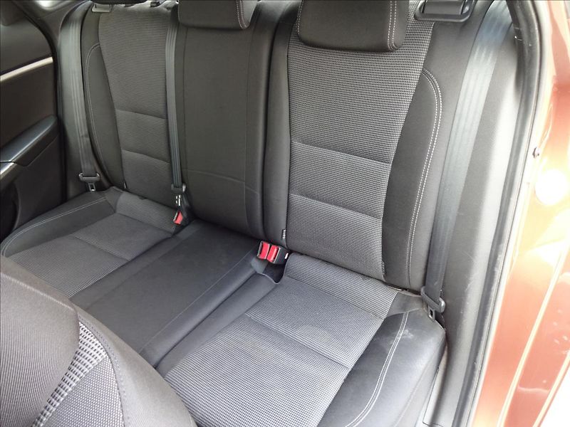 Hyundai i30 1,6i 88kW - fotka 20 z 48