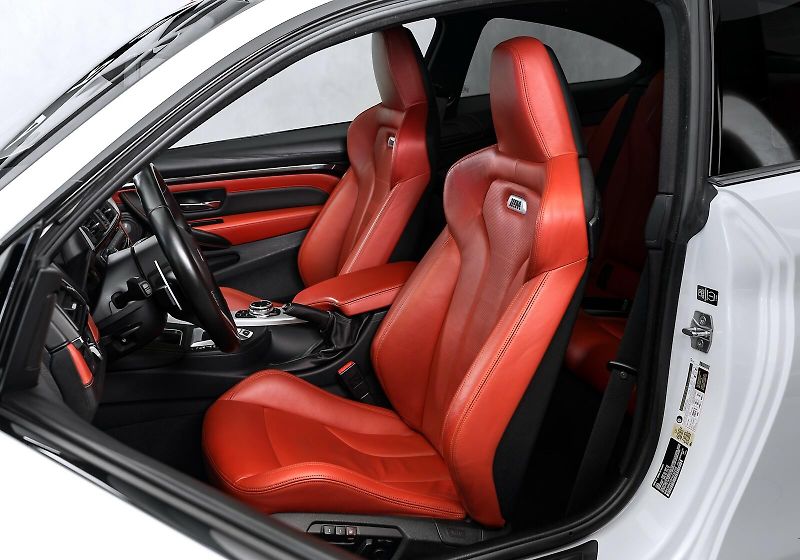 BMW M4 (2015) 3.0 /382kW - fotka 16 z 24