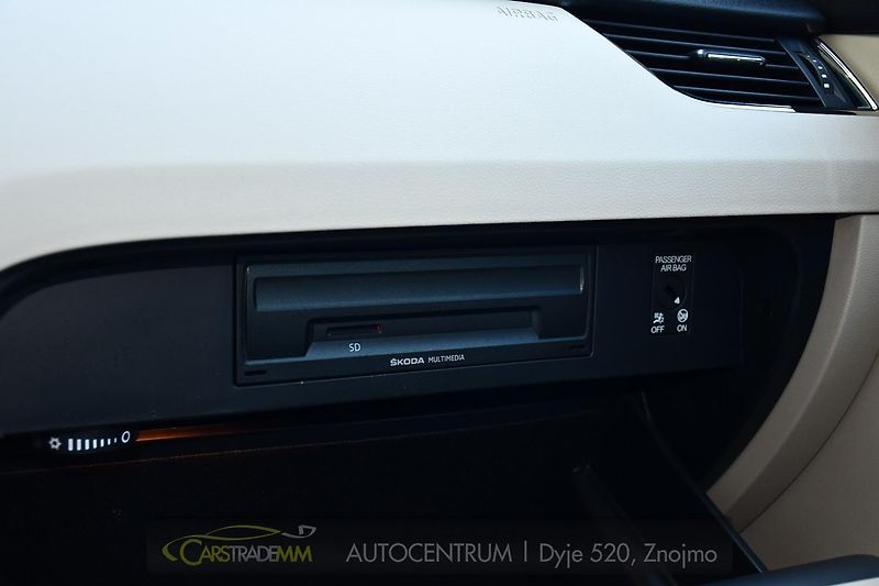 Škoda Octavia 1,6TDi STYLE - fotka 38 z 53
