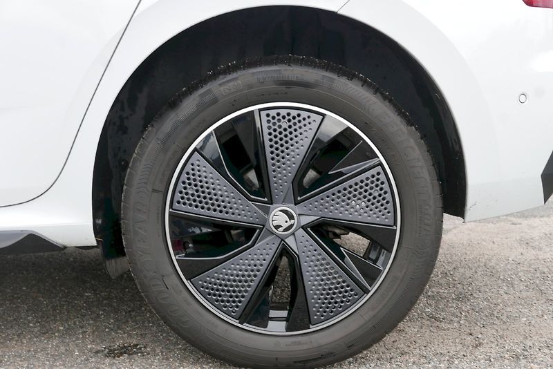 Škoda Kamiq (2025) 1.0 TSI 85 kW M6° Monte Carlo - fotka 33 z 35