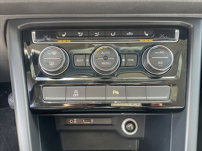 Volkswagen Touran 2,0 TDi 110kw Highline Panoram - fotka 29 z 48